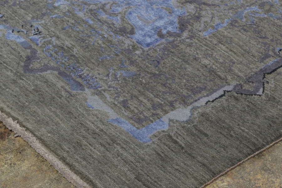 Contemporary Distressed Runner