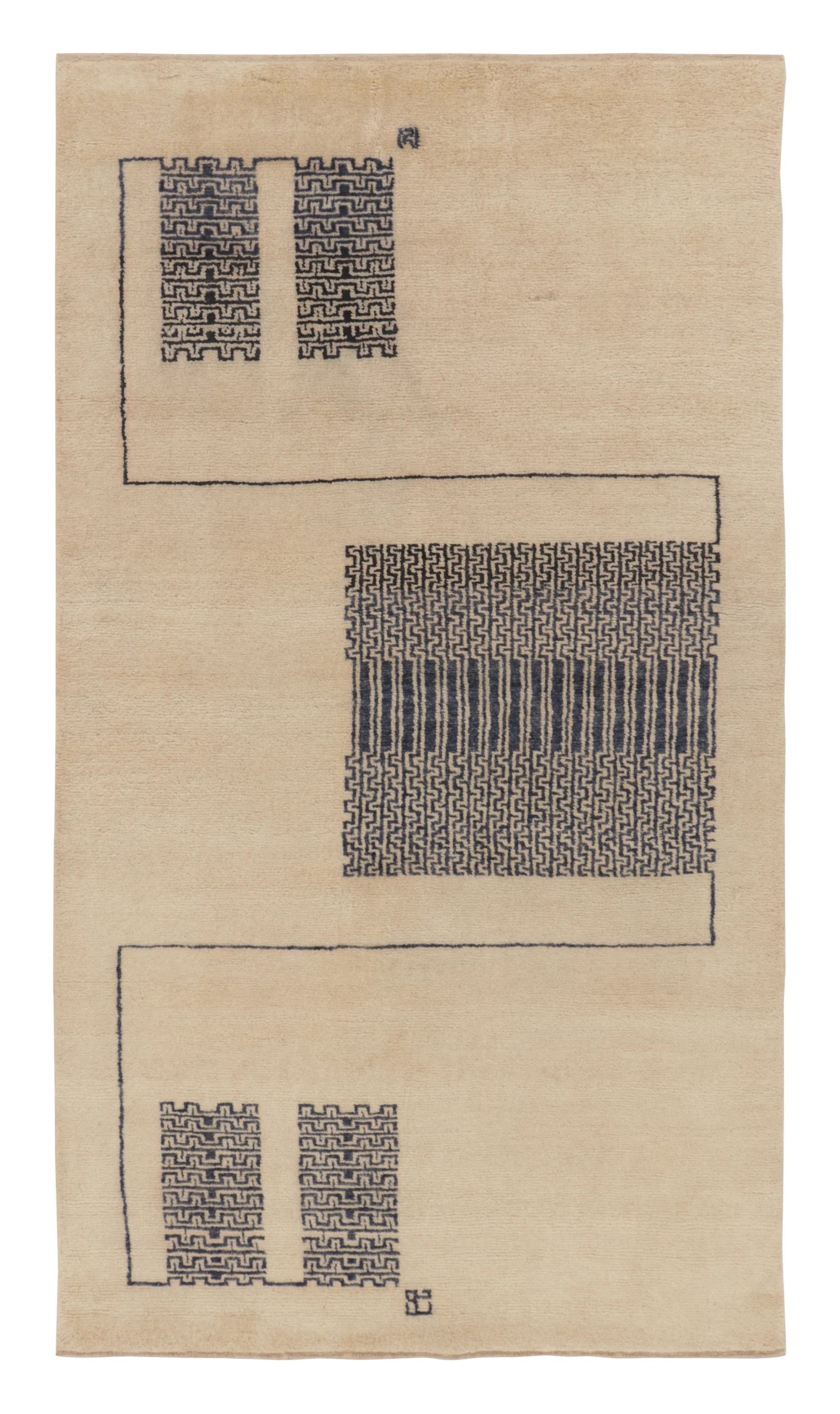 Contemporary Geometric Runner