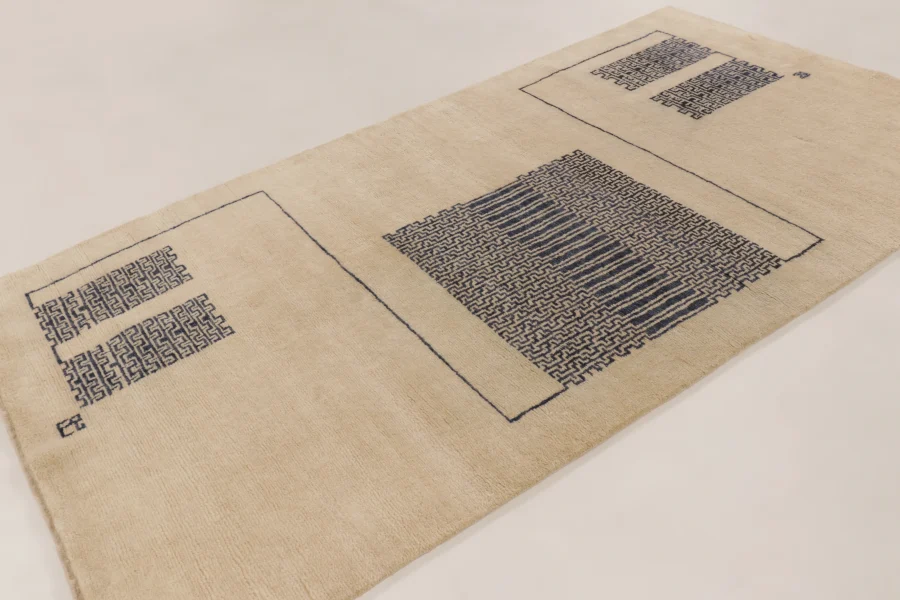 Contemporary Geometric Runner