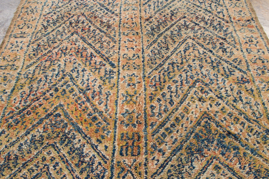 Hover image of Vintage Moroccan Berber Rug with Geometric Chevron Pattern - Rug & Kilim